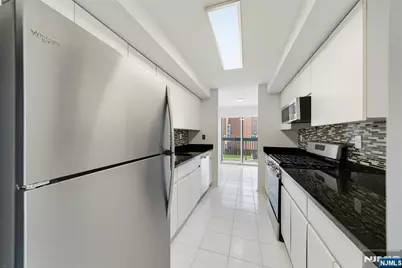 405 Williams Court 405 #405, Edgewater, NJ 07020 - Photo 14