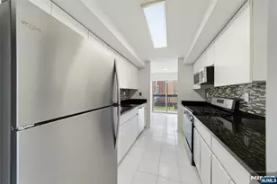 405 Williams Ct 405, Edgewater, NJ 07020 - Photo 14
