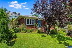 12 Francis Pl, Montclair, NJ 07042 - Photo 2
