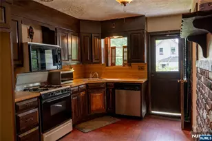 10 Moore Pl, Nutley, NJ 07110 - Photo 12