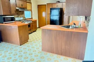 218 Pandolfi Ave, Secaucus, NJ 07094 - Photo 4
