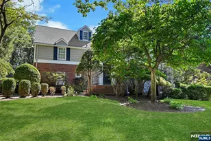626 Sunderland Rd, Teaneck Township, NJ 07666 - Photo 2