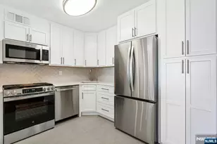 2000 Linwood Ave 14D, Fort Lee, NJ 07024 - Photo 4