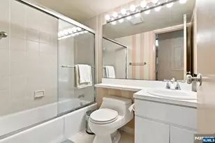 200 Grand Cove Way 2C, Edgewater, NJ 07020 - Photo 20