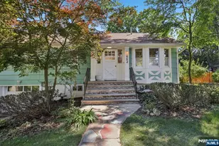 984 Crystal Lake Terrace, Franklin Lakes, NJ 07417 - Photo 2