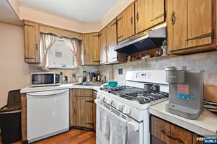 809 Elm Ave, Ridgefield, NJ 07657 - Photo 6