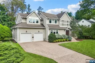 8 Marion Ct, Ho Ho Kus, NJ 07423 - Photo 2
