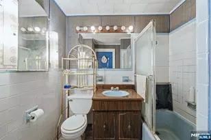 85 Elizabeth Ave, Elmwood Park, NJ 07407 - Photo 28