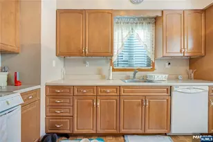 829 Roosevelt Ave, Secaucus, NJ 07094 - Photo 16