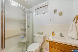 829 Roosevelt Ave, Secaucus, NJ 07094 - Photo 24