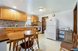 829 Roosevelt Ave, Secaucus, NJ 07094 - Photo 8
