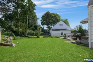 18 Plymouth Ct, Bloomfield, NJ 07003 - Photo 2