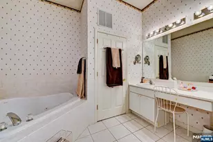 1409 4 Seasons Dr, Wayne, NJ 07470 - Photo 26