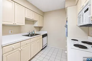 10 Smith Manor Blvd, West Orange Township, NJ 07052 - Photo 18
