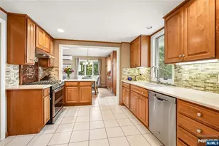 14 Wayland Dr, Verona, NJ 07044 - Photo 10