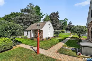1 Carlyle Pl, Hillsdale, NJ 07642 - Photo 12