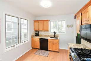 18 Minerva Ave, Hawthorne, NJ 07506 - Photo 8