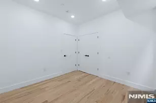 369 6th Ave, Newark, NJ 07107 - Photo 10