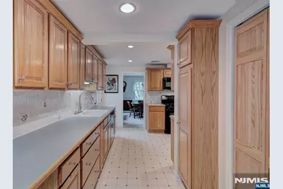 52 Crescent Road, Livingston, NJ 07039 - Photo 12