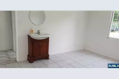 539 Broad Avenue, Palisades Park, NJ 07650 - Photo 8