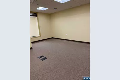 1555 Center Avenue #E, Fort Lee, NJ 07024 - Photo 8