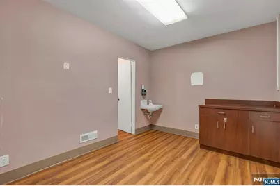 574 Anderson Avenue Street Level Su #Street Level Su, Cliffside Park, NJ 07010 - Photo 12