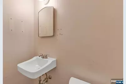 574 Anderson Avenue Street Level Su #Street Level Su, Cliffside Park, NJ 07010 - Photo 16