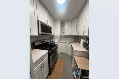 2077 Center Avenue 3F #3F, Fort Lee, NJ 07024 - Photo 6