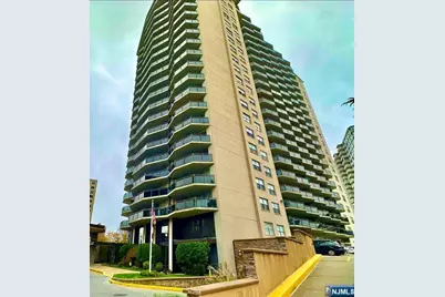 2077 Center Avenue 3F #3F, Fort Lee, NJ 07024 - Photo 1