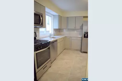 533 Roff Avenue, Palisades Park, NJ 07650 - Photo 6