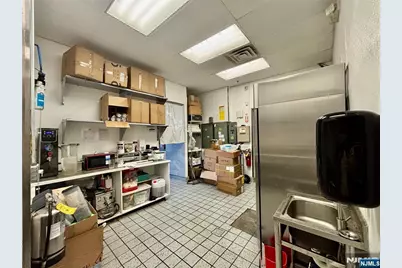 700 Plaza, Secaucus, NJ 07094 - Photo 8