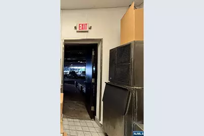 700 Plaza, Secaucus, NJ 07094 - Photo 12