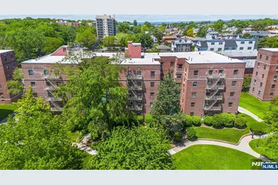 2333 Hudson Terrace A4 #A4, Fort Lee, NJ 07024 - Photo 2