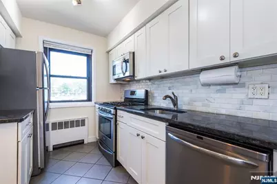 2333 Hudson Terrace A4 #A4, Fort Lee, NJ 07024 - Photo 8