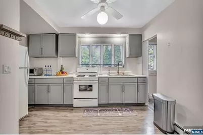 77 Myrtle Avenue, Allendale, NJ 07401 - Photo 10