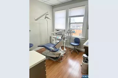 696 Anderson Avenue 2 #2, Cliffside Park, NJ 07010 - Photo 6