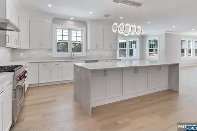 520 Clinton Avenue, Wyckoff Township, NJ 07481 - Photo 14