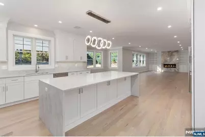 520 Clinton Avenue, Wyckoff Township, NJ 07481 - Photo 12