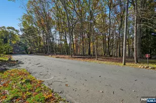 212 Seminole Ln, Franklin Lakes, NJ 07417 - Photo 12