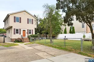 274 Warren St, Lyndhurst Township, NJ 07071 - Photo 4