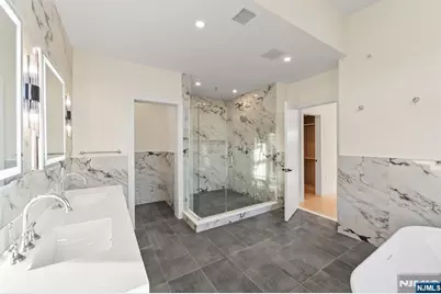 61 Edgewater Road, Cliffside Park, NJ 07010 - Photo 32