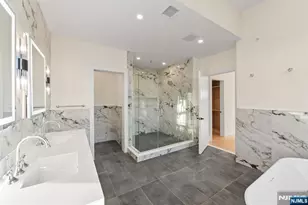 61 Edgewater Rd, Cliffside Park, NJ 07010 - Photo 32