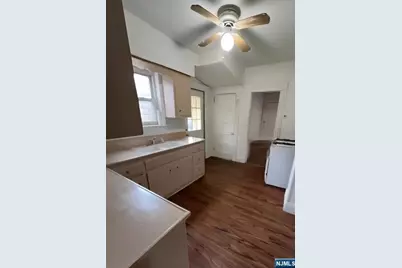 54 Stuyvesant Avenue, Lyndhurst Township, NJ 07071 - Photo 14