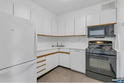 2000 Linwood Avenue 6M #6M, Fort Lee, NJ 07024 - Photo 10