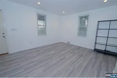 454 Undercliff Avenue, Edgewater, NJ 07020 - Photo 2