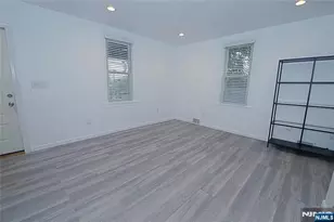 454 Undercliff Ave, Edgewater, NJ 07020 - Photo 2