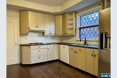 695 Palisade Avenue, Cliffside Park, NJ 07010 - Photo 12