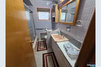 299 Maple Avenue, Wallington, NJ 07057 - Photo 4