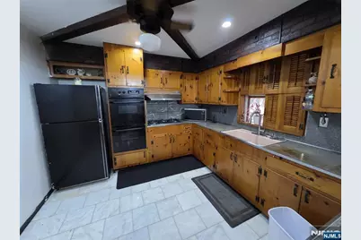 299 Maple Avenue, Wallington, NJ 07057 - Photo 10