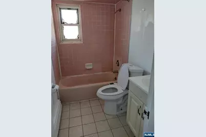 232 Roosevelt Place C #C, Lodi, NJ 07644 - Photo 4